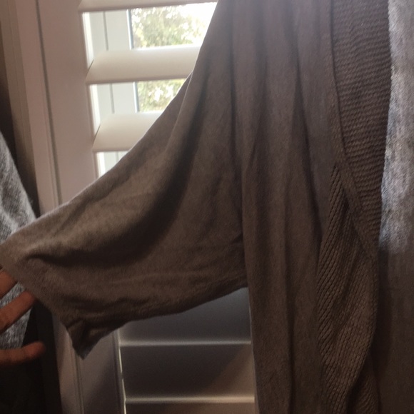 Super cute open sweater - Picture 3 of 4